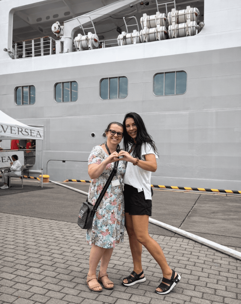 Private shore excursion in Gdansk with licensed guide and cruise port pickup, happy guests after the tour